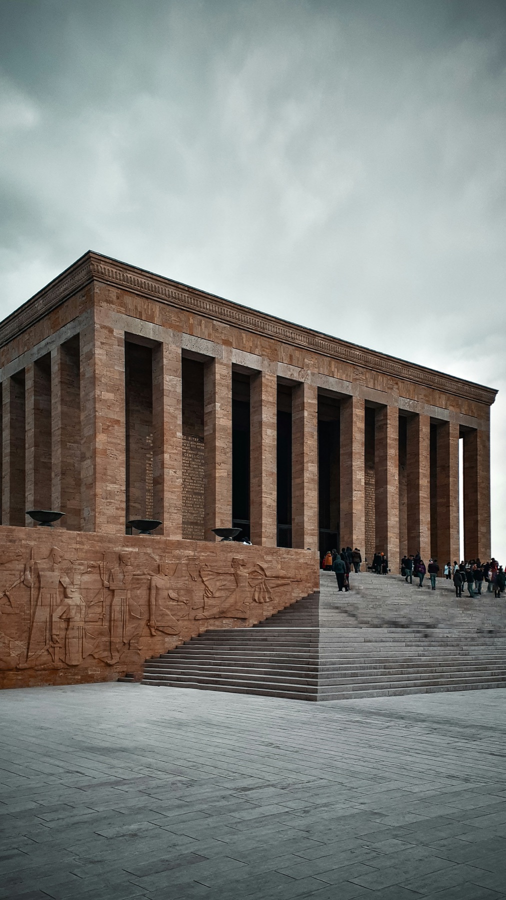 Ankara Anıtkabir'in sütunlu cephesi ve tören meydanı